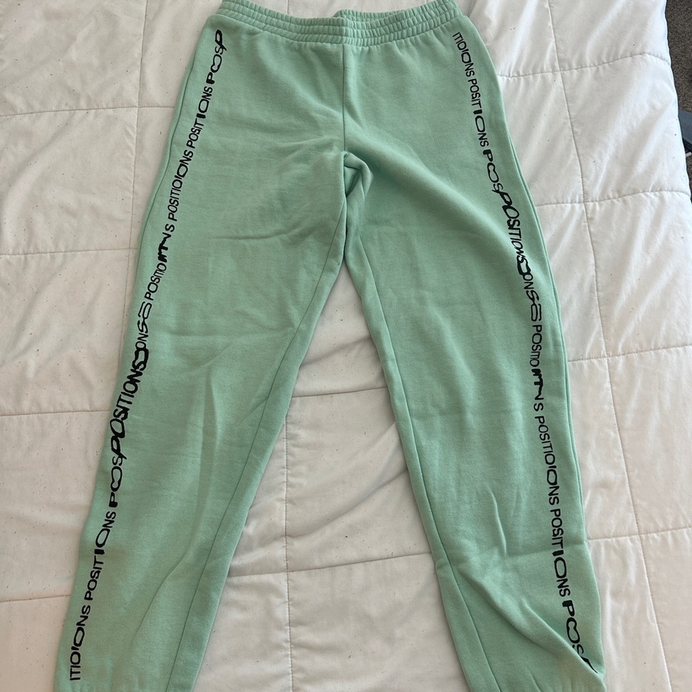ARIANA POSITIONS SWEATS NEVER WORN